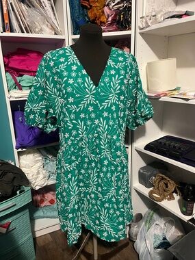 Draper James Emerald Green Floral Embroidered Dress